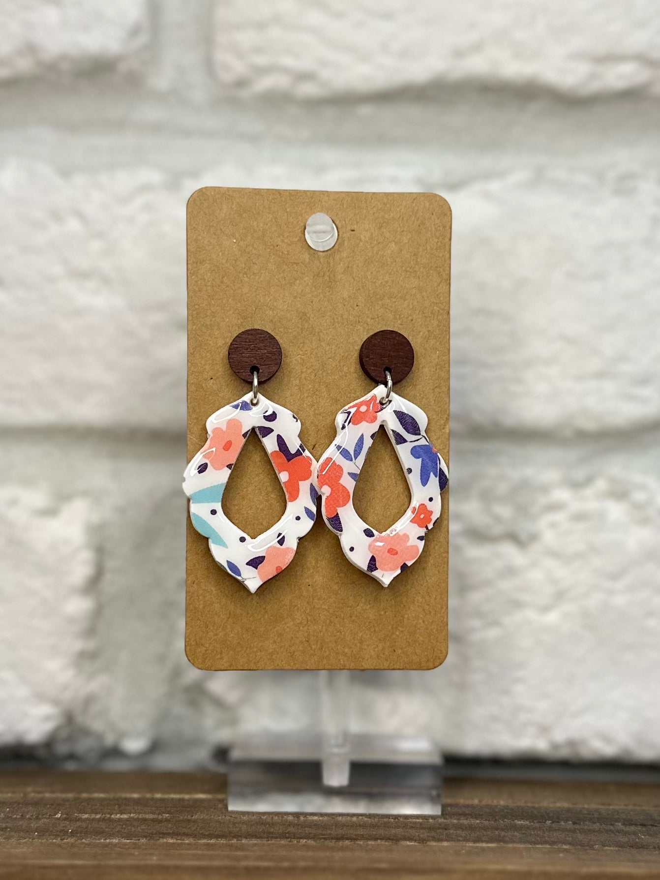 Floral coral & blue fleur w/ wood stud