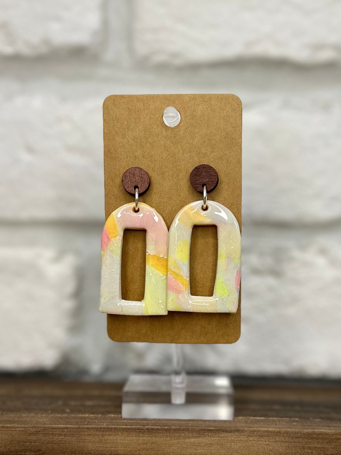 Pastel & silver specs arch w/ wooden stud