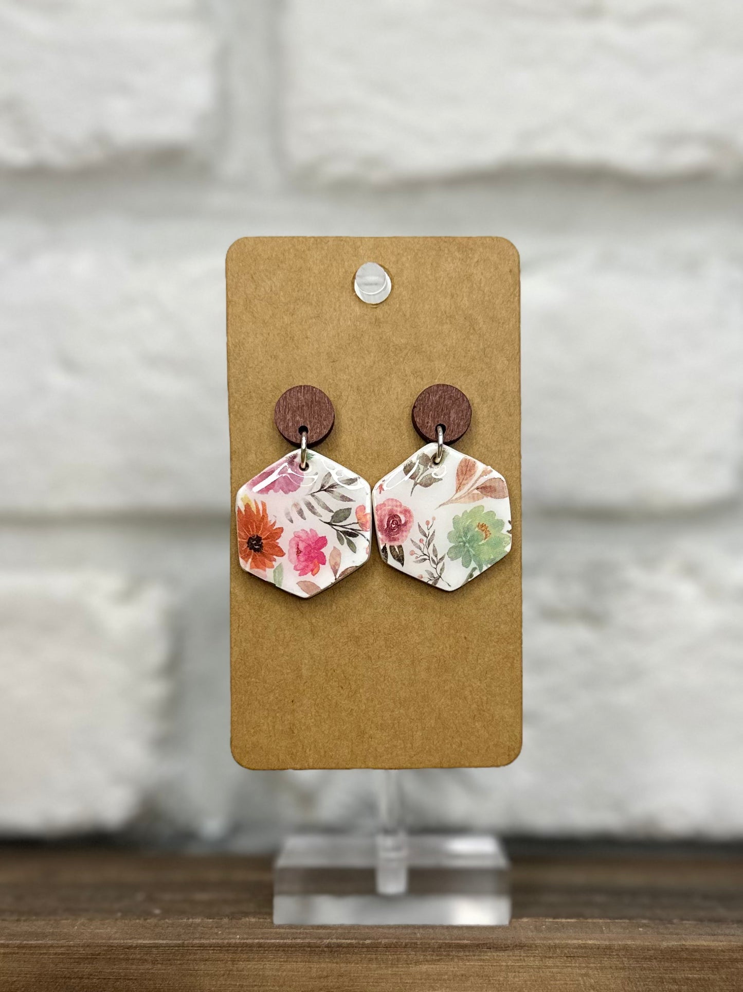 Delicate floral hex w/ wooden stud
