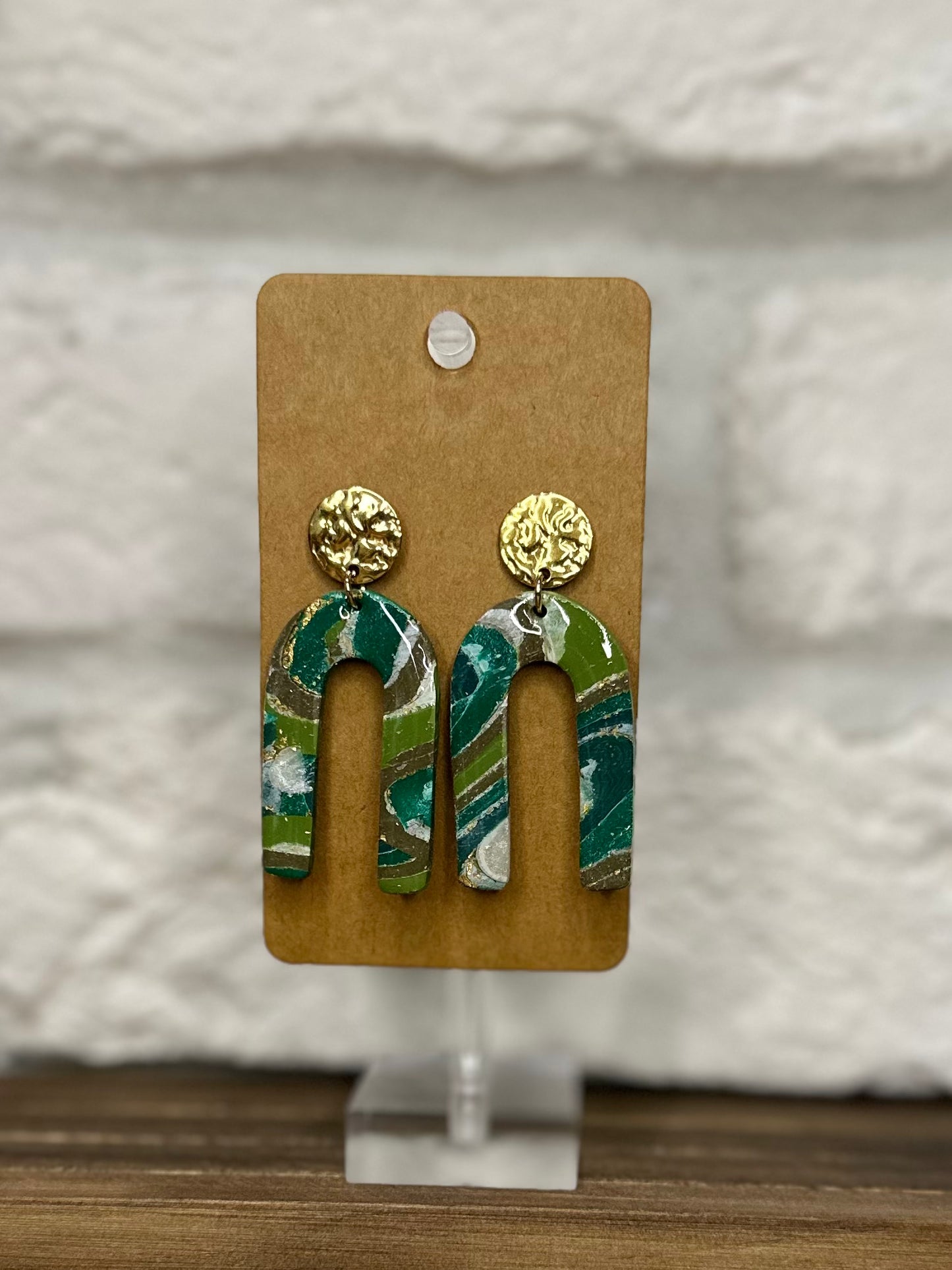 Green agate rainbow w/ gold stud