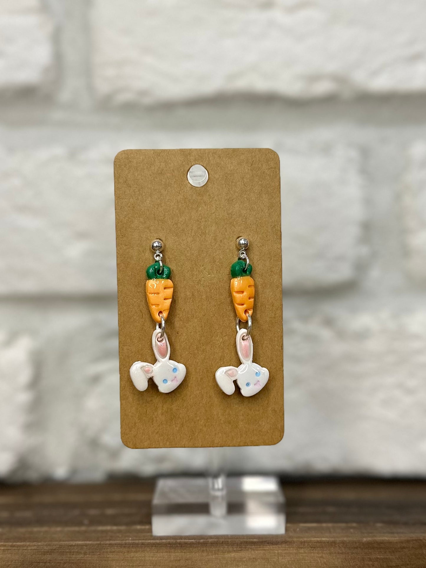 Bunny carrot dangle