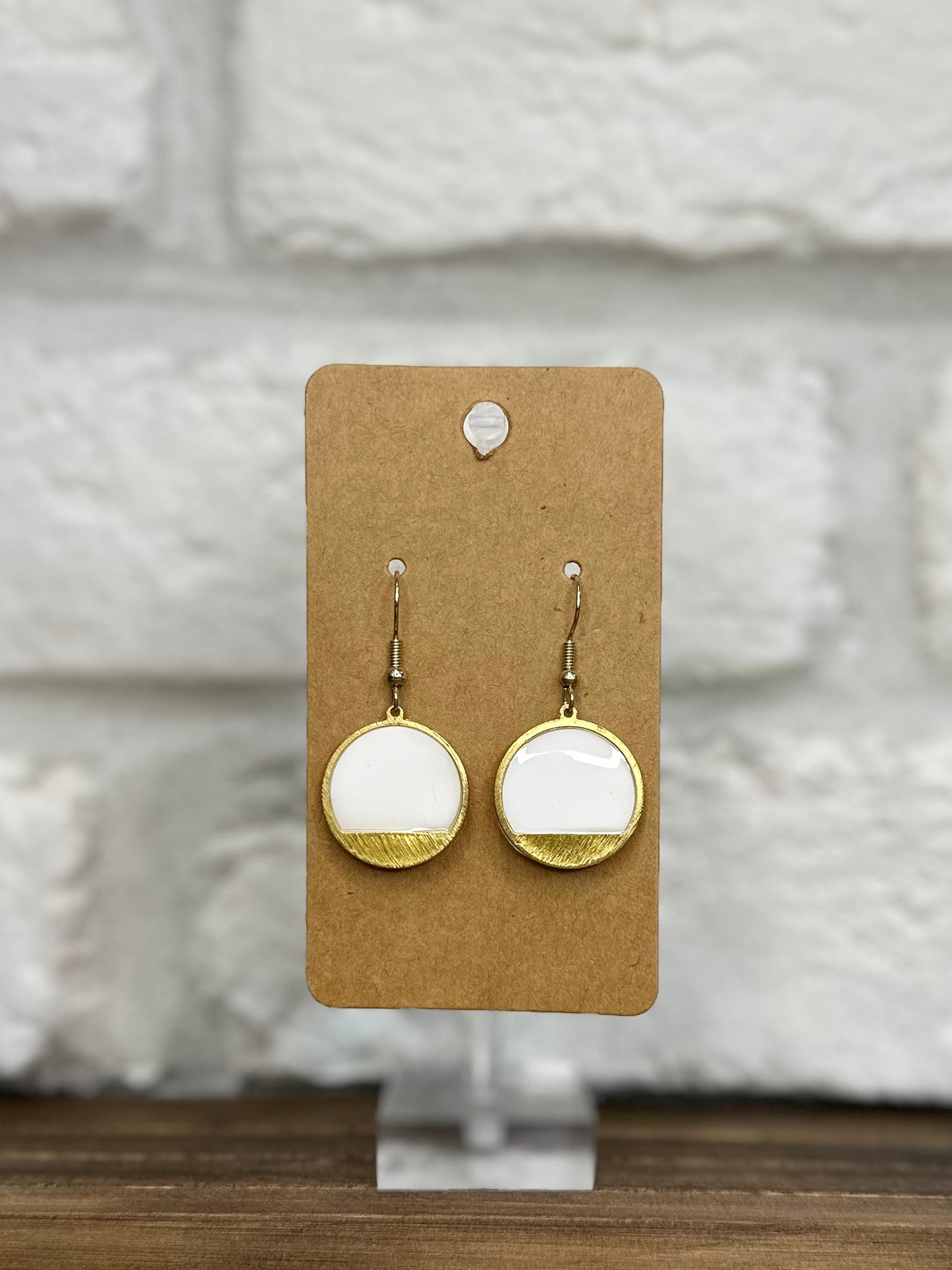 White w/ gold circle