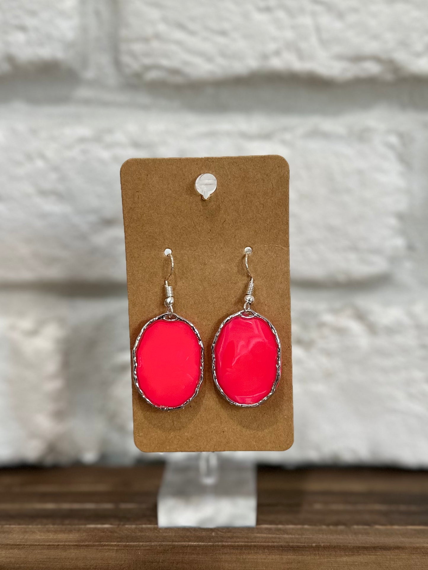 Hot pink w/ silver oval