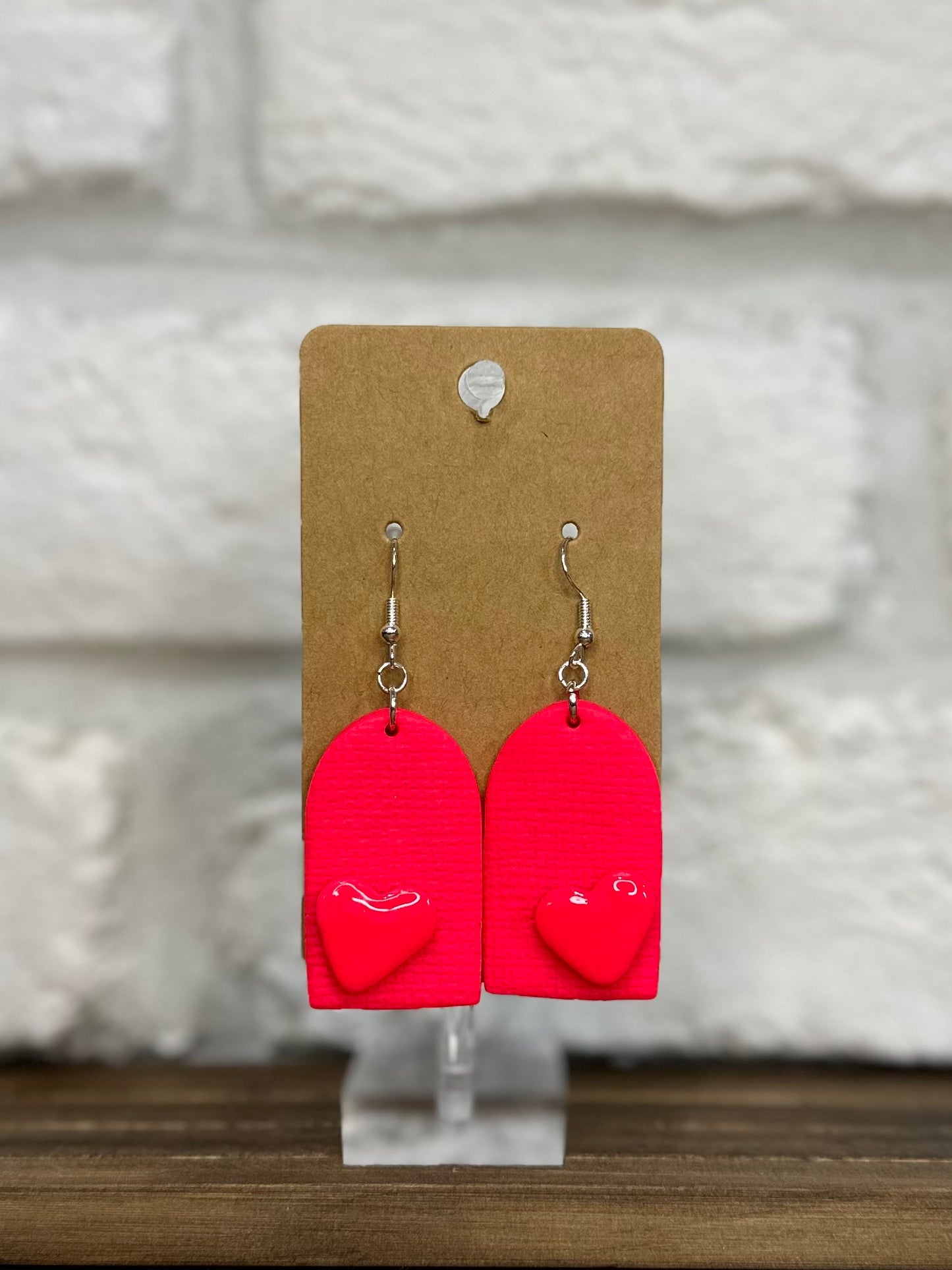 Hot pink texture arch with heart