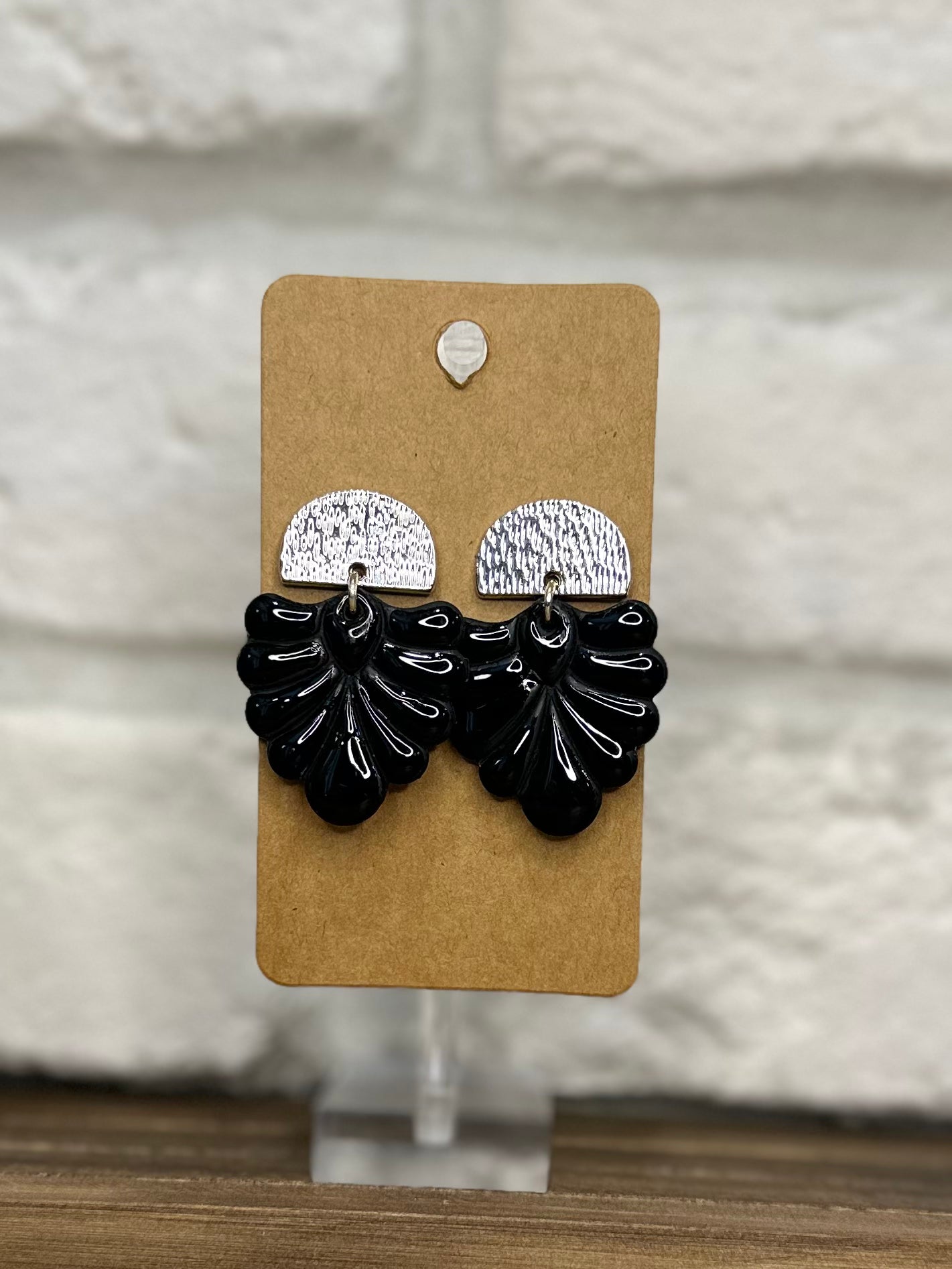 Black fleur w/ silver half circle