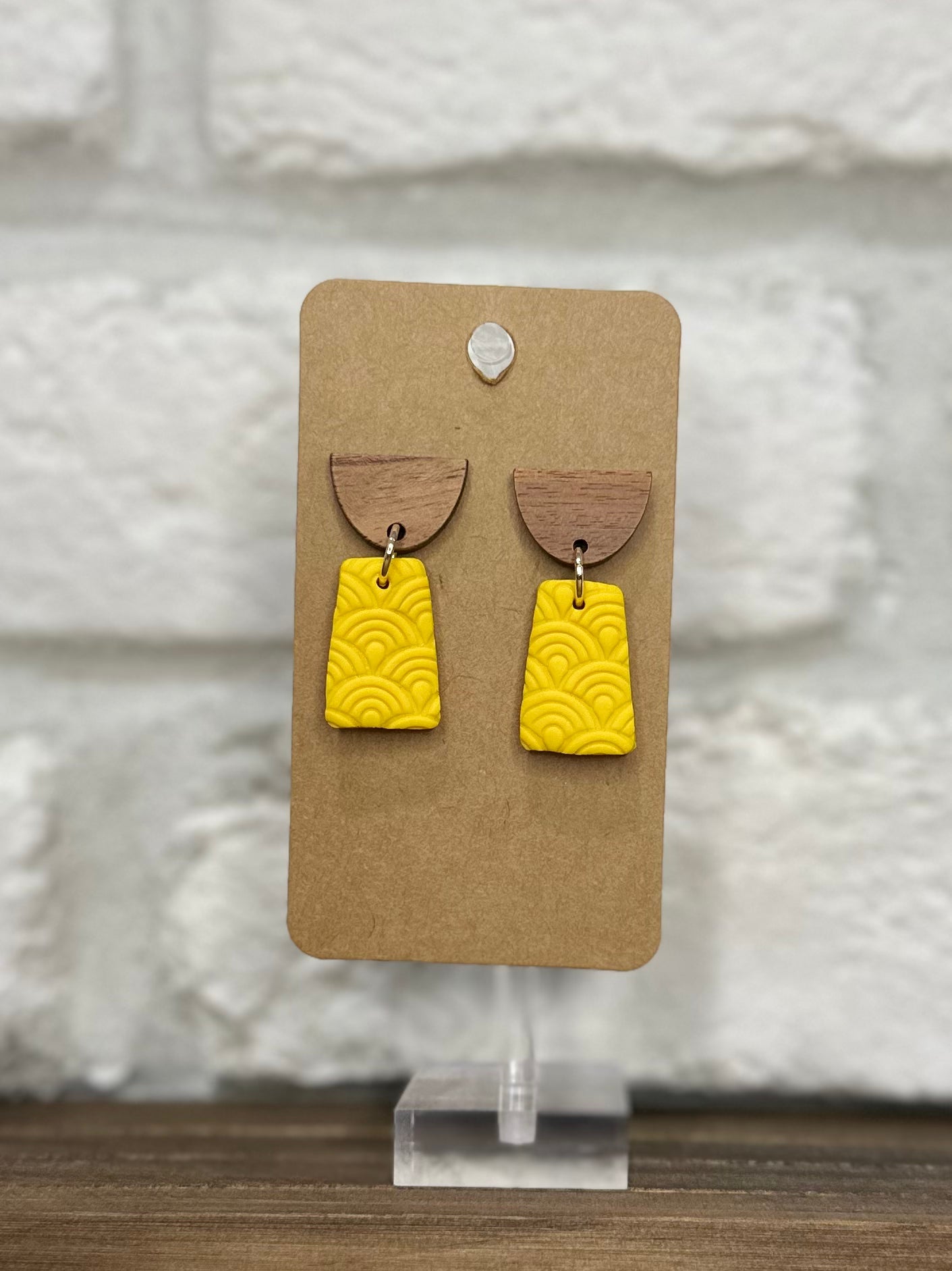 Yellow texture petite w/ wood