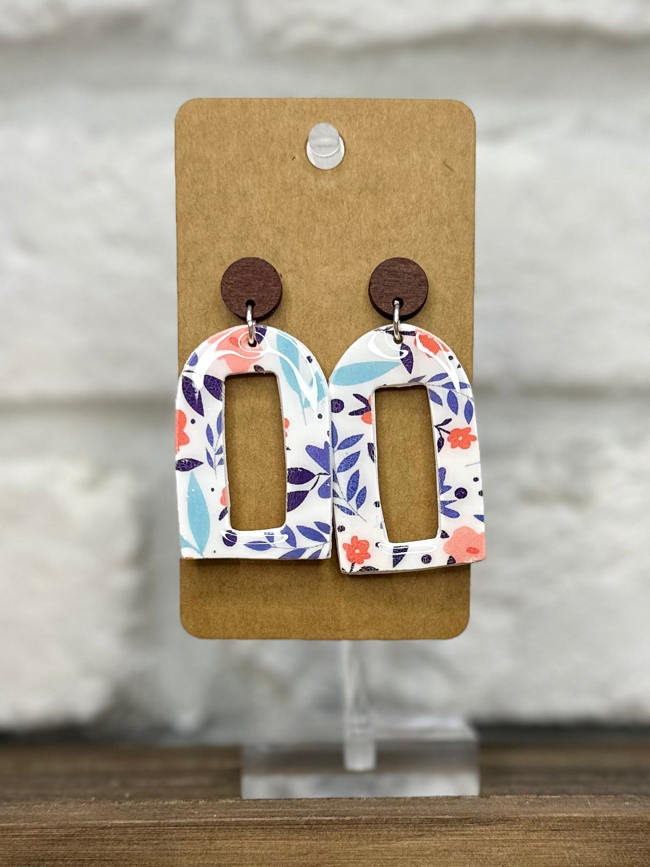 Floral coral & blue arch with wooden stud