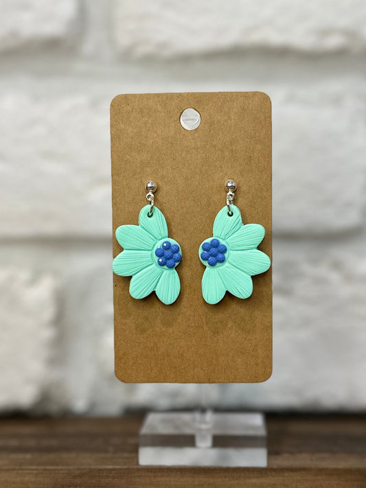 Mint daisy periwinkle center