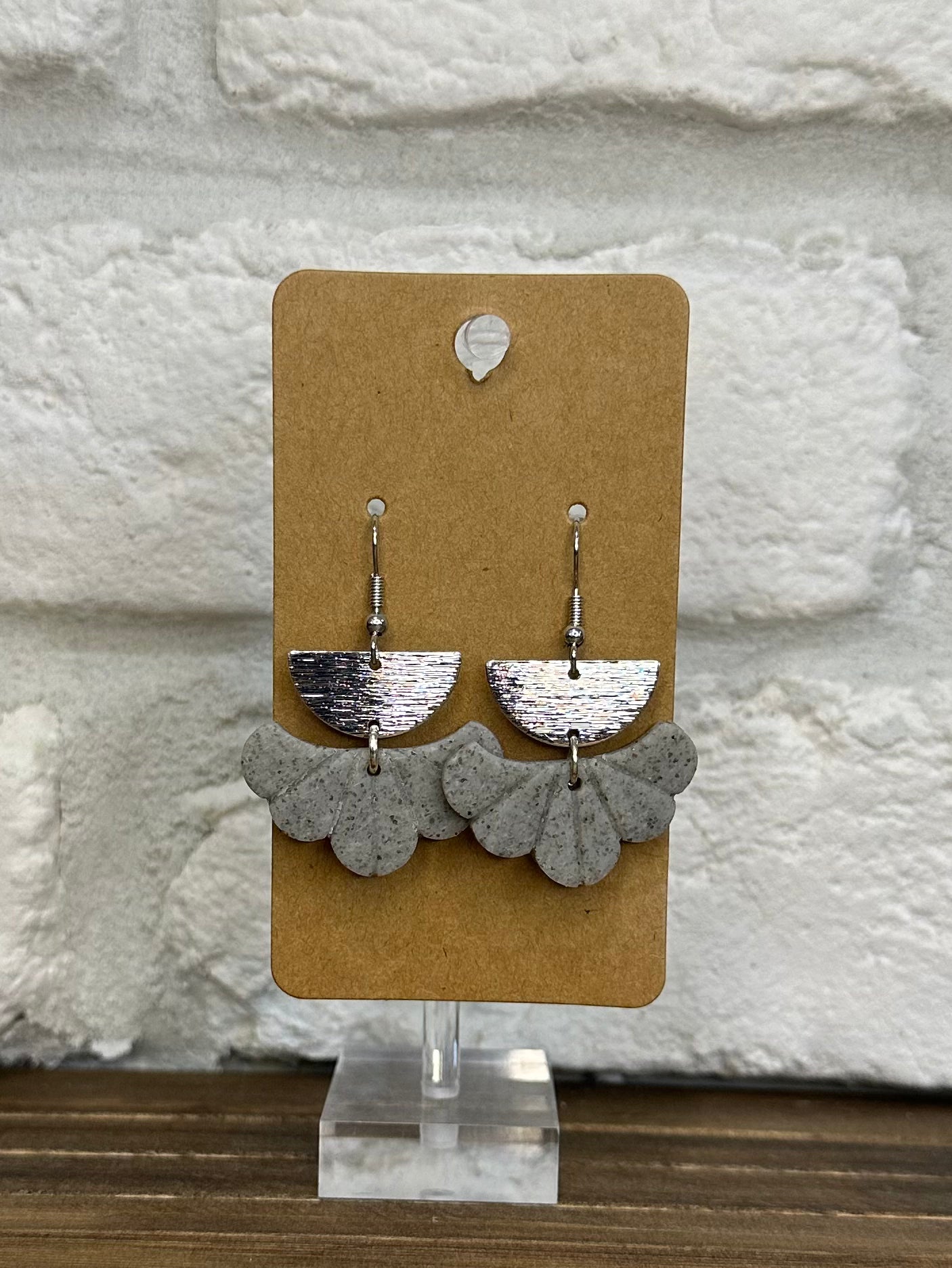 Stone flourish w/ silver half circle