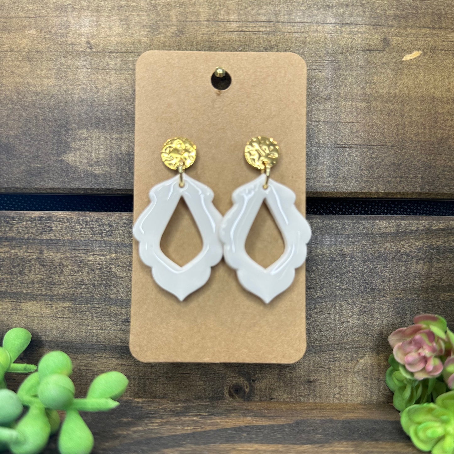 White flourish frame with gold stud